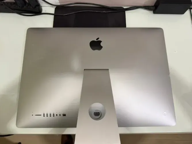 iMac 27 polegadas Modelo A1419. Tela quebrada mas máquina funcionado. 32gb de memória ram.