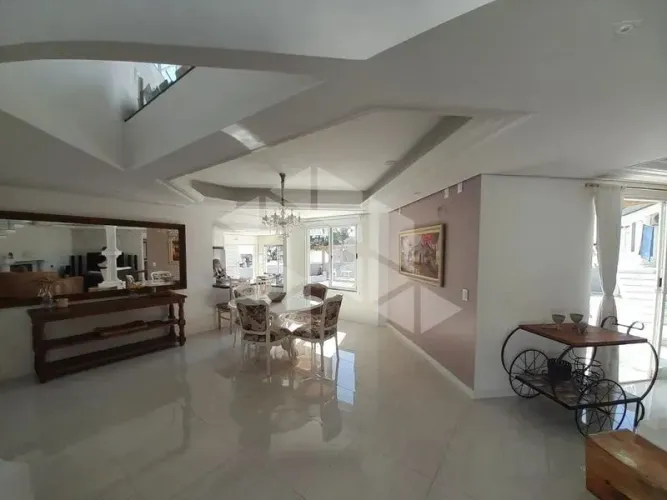 Casa de 3 quartos de 300m² para alugar no bairro Centro em Florianópolis