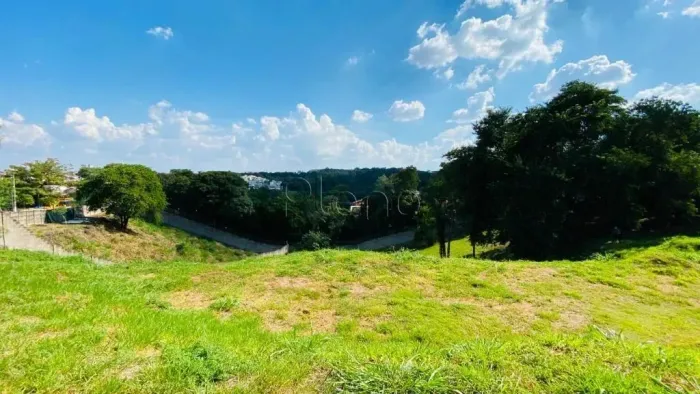 Terreno à Venda no Condomínio Vila Real em Valinhos, no bairro Jardim Jurema.