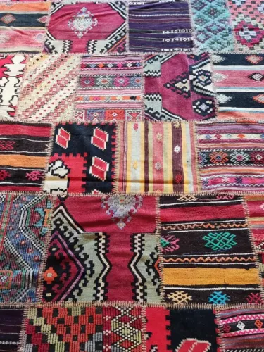 tapete Kilim Patchwork / 12m². lã, costurado À Mão. novo. Importado da Turquia.