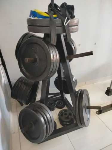 Aparelho de musculação, anilhas e Barras.(MOTIVO PARA SAIR LOGO)