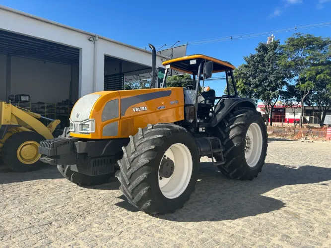 TRATOR VALTRA BH180