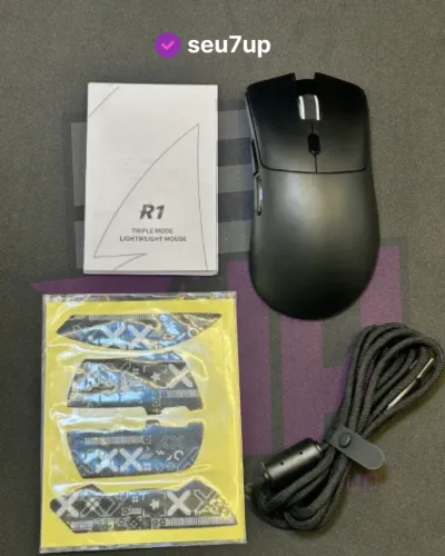 Mouse gamer sem fio Attack Shark R1 Preto