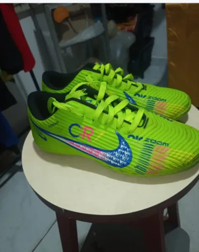 Tênis / Chuteiras / Garrafas