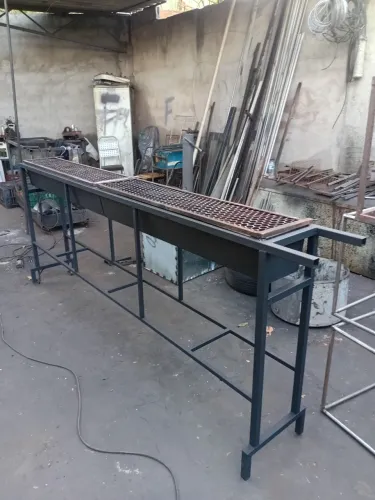 Churrasqueira cabe 50 espeto no mesmo tempo