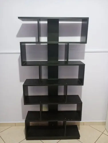 Prateleira para livros ou colecionáveis boneco em MDF