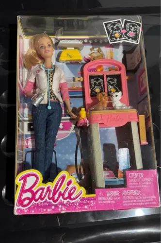 Barbie médica veterinária - Matel