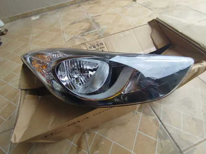 Farol lado direito Hyundai Elantra 2012/2016