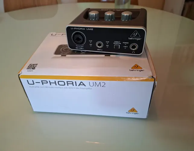 Interface de áudio U-Phoria UM2 - Behringer
