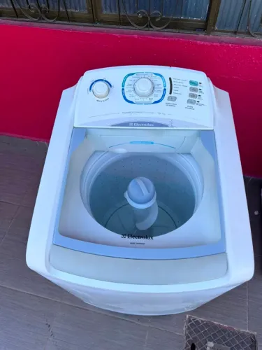 Máquina de lavar roupas faz tudo Eletrolux 10kg, conservada, entrego?550,00
