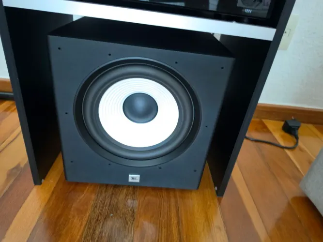 Caixas para Home Theather 3.1 JBL alto nível
