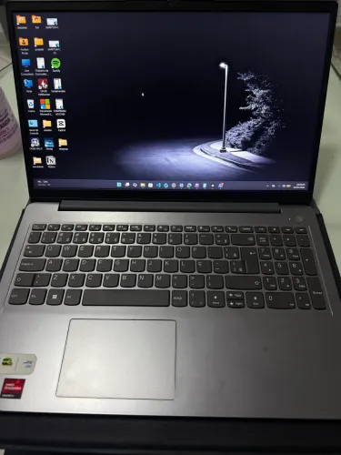 Notebook lap top Lenovo Ryzen 7