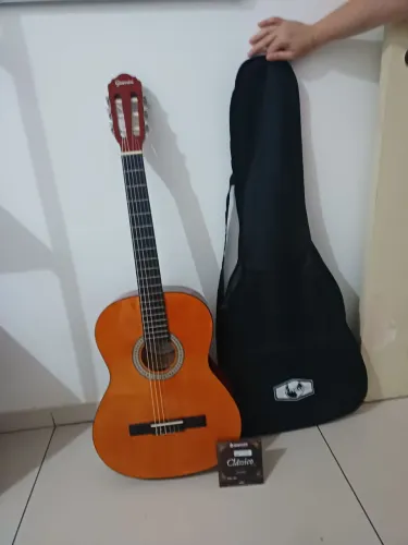 Violão Giannini praticamente sem uso + capa protetora + cordas novas Giovannini Clássico