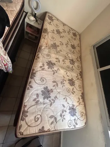 Cama solteiro de molas