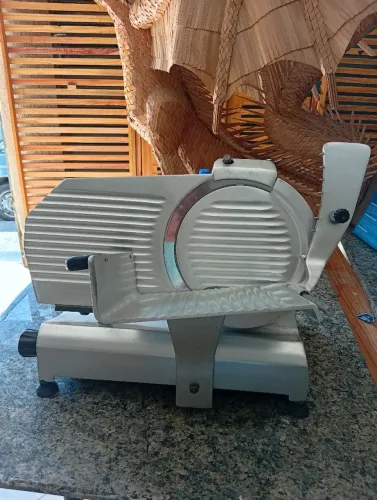 Cortador de frios Moretti,obs: COM LÂMINA NOVA !