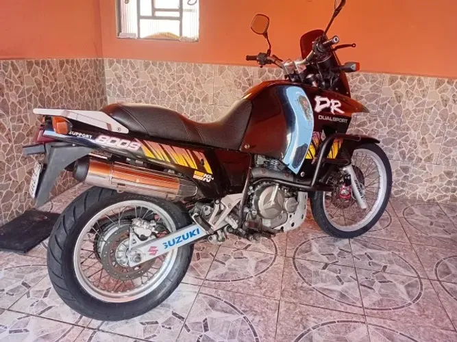SUZUKI DR800 PRETA 