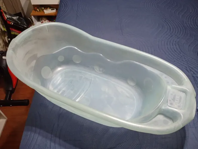 Vendo banheira + cobertor+ manta + almofada de amamentação.