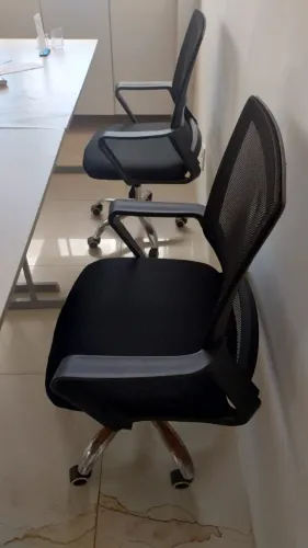 Cadeiras e Mesas de Escritório - Diversos Modelos Vendo itens de escritório em bom estado