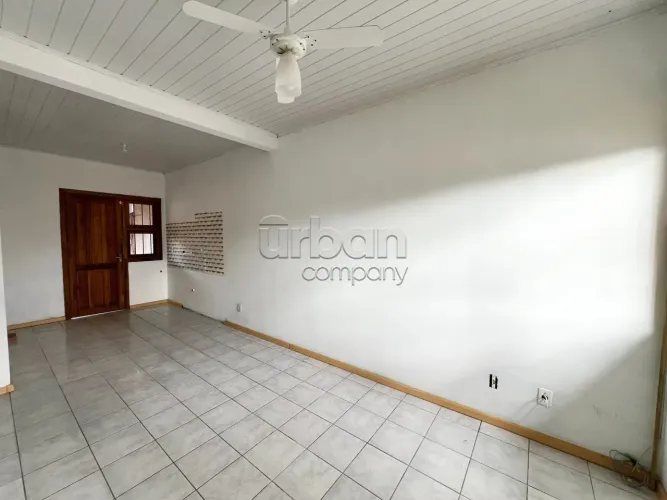 Casa com 2 dormitórios, 2 vagas, bairro São José.