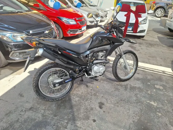Moto muito nova conservada vale a pena vim ver a moto antigo dono muito cuidadoso com mo