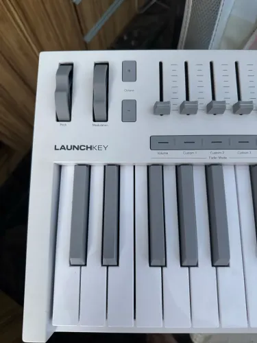 Teclado MIDI Profissional