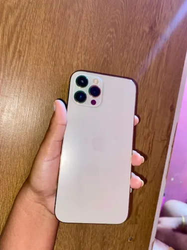 iPhone 12 Pro Max dourado