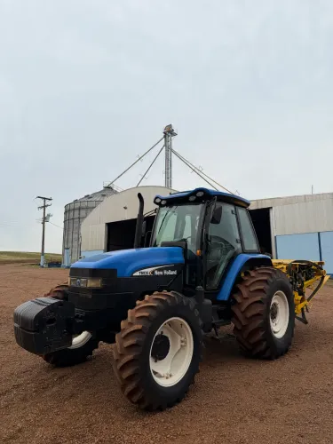 Trator New Holland TM 135 2004 