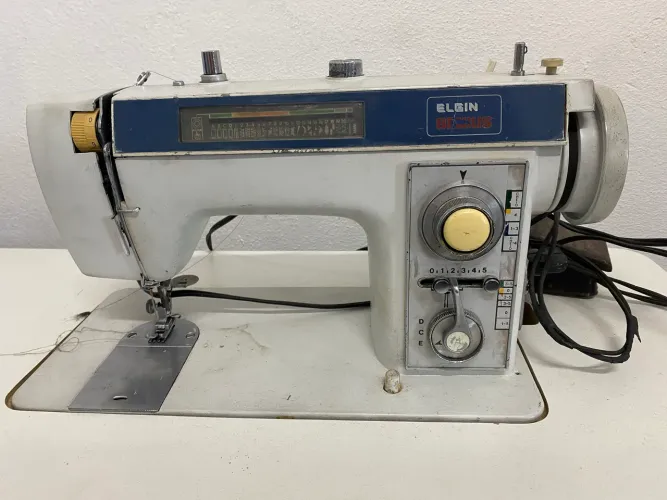 Máquina de costura DOMÉSTICA