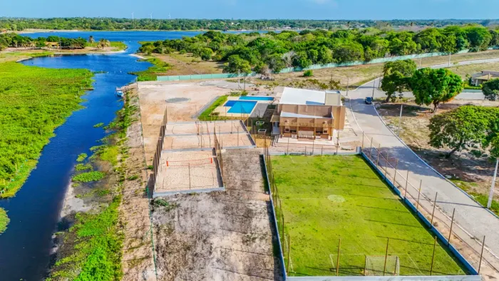 Lotes em condomínio fechado as margens da lagoa do catu em Aquiraz - Ceará