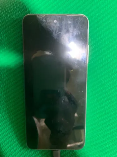 Vendo celular Redmi, 128 GB, usado e tem detalhes de uso mas não atrapalha em nada. 