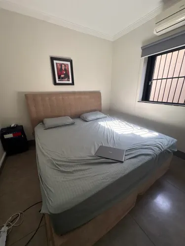 Cama king  size , aguenta até 200 kg por pessoa  