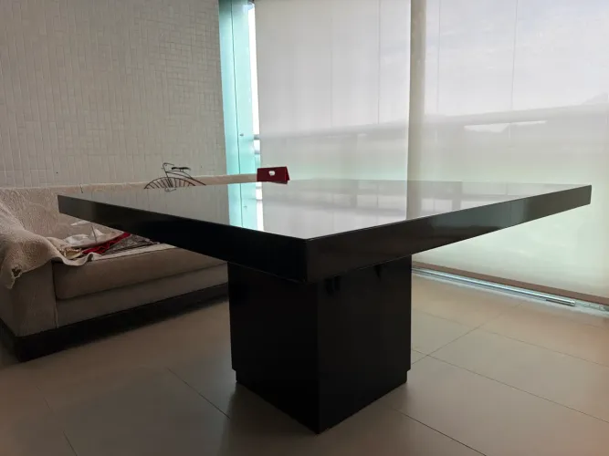 Mesa de jantar medindo 1.40 X 1.40 
