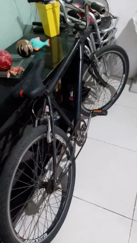 Vendo uma bicicleta ou troco em ps 2 vídeo game