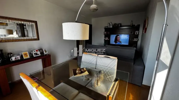 Vendo Apartamento Rua Pedro Domingues (ENCANTADO) Varanda, 2 quartos, 1 vaga de garagem. à