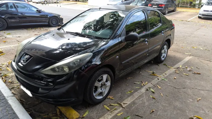 Peugeot 207 Sedan Passion XR 1.4 Flex 8V 4P 2011