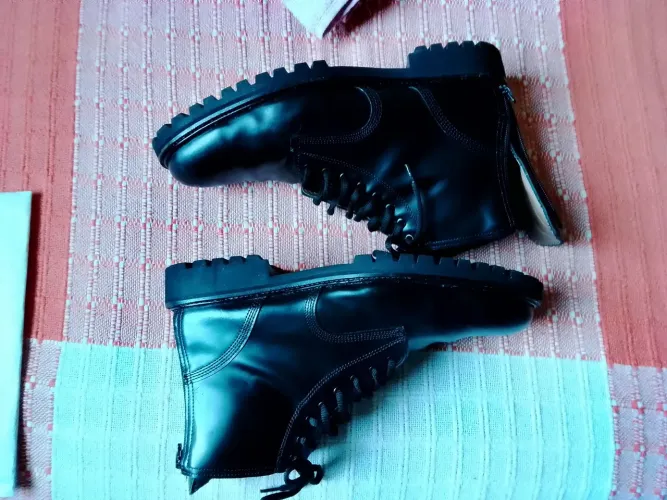 Bota preta couro legítimo MOMBRAN Berlin 40