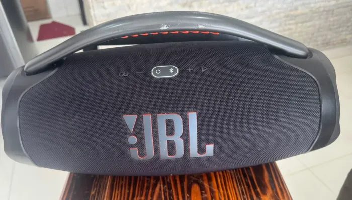 ? JBL Boombox 3  ?