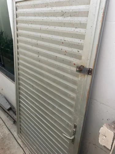 PORTA DE ALUMINIO