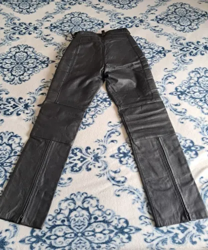 Calça Feminina de Couro Legítimo Motociclista