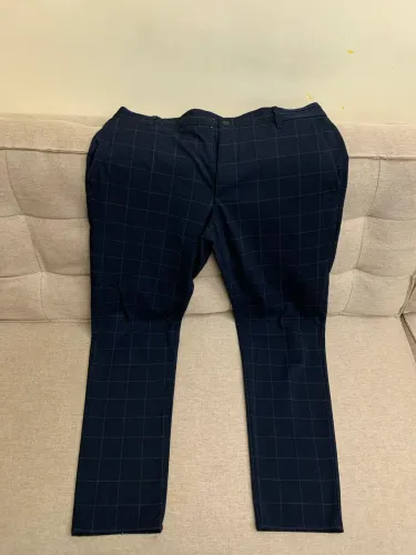 Calça social da Zara masculina com estampa xadrez na cor azul escuro