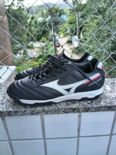 Chuteira society Mizuno