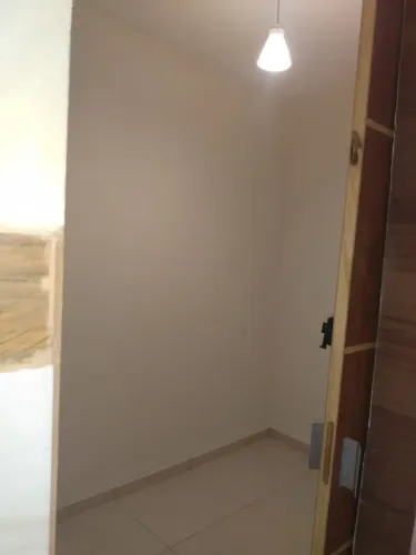 ALUGA-SE APARTAMENTO NA ESTAÇÃO VELHA