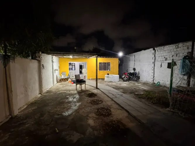 Alugo casa 3 quartos