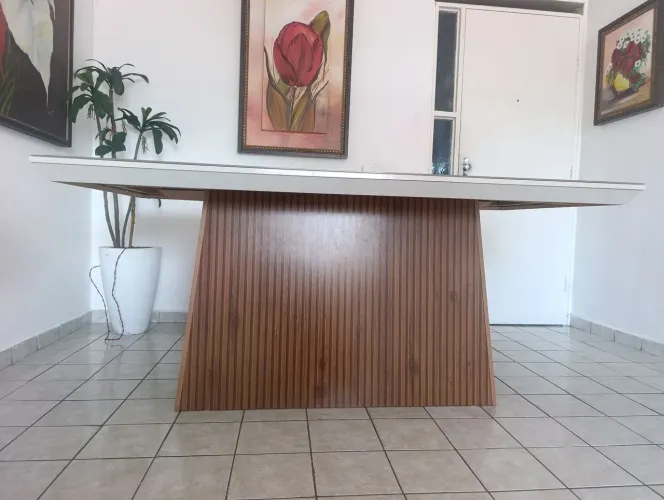Mesa nova  para 6 cadeiras (sem as cadeiras)
