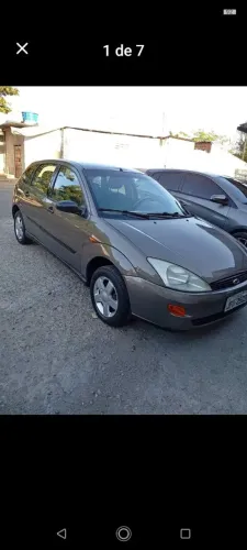 Ford Focus 1.8 16V 5P 2001