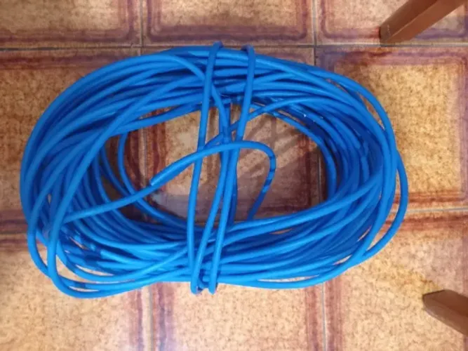 vende-se 28 metros de cabo cat 6 multilan azul novo