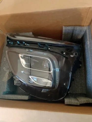 Farol Chevrolet Montana Full LED 2023/26 esquerdo semi nova