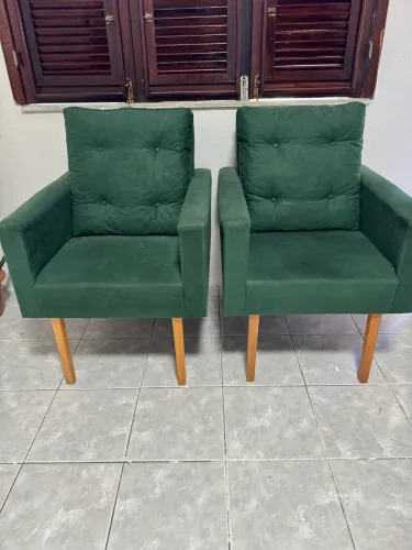 Sofá de três lugares duas poltronas