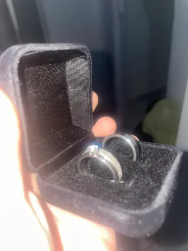 Aliança aço inoxidável com solitária nunca usada