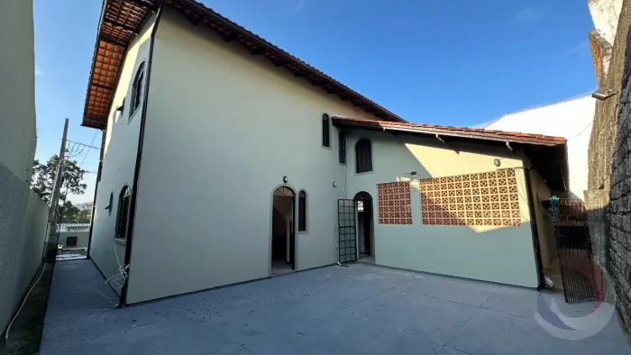 Casa Residencial de 5 dorms no bairro Pantanal